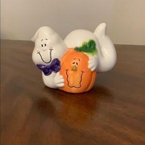 Halloween smiling ghost and pumpkin decor